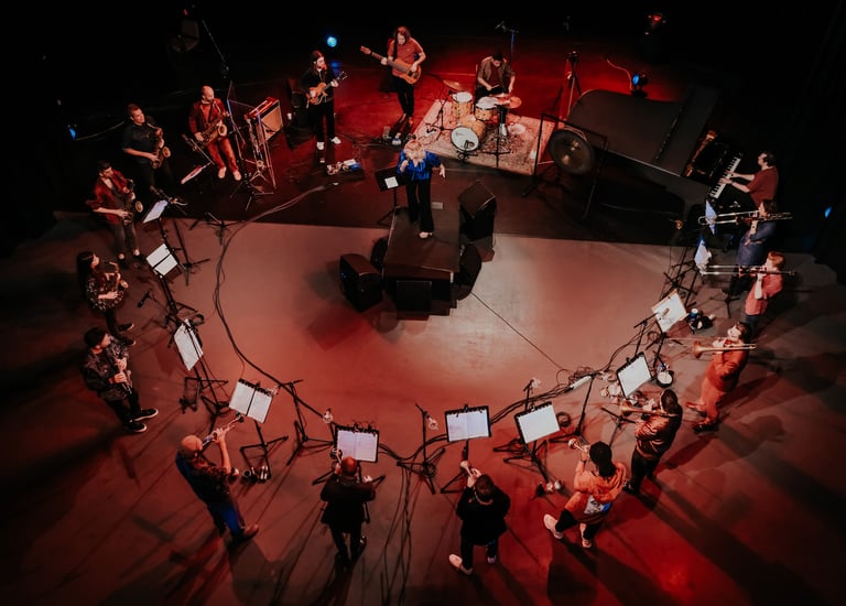 Lucy Woodward performing on stage with The Rocketeers, captured by Urte Baranauskaite