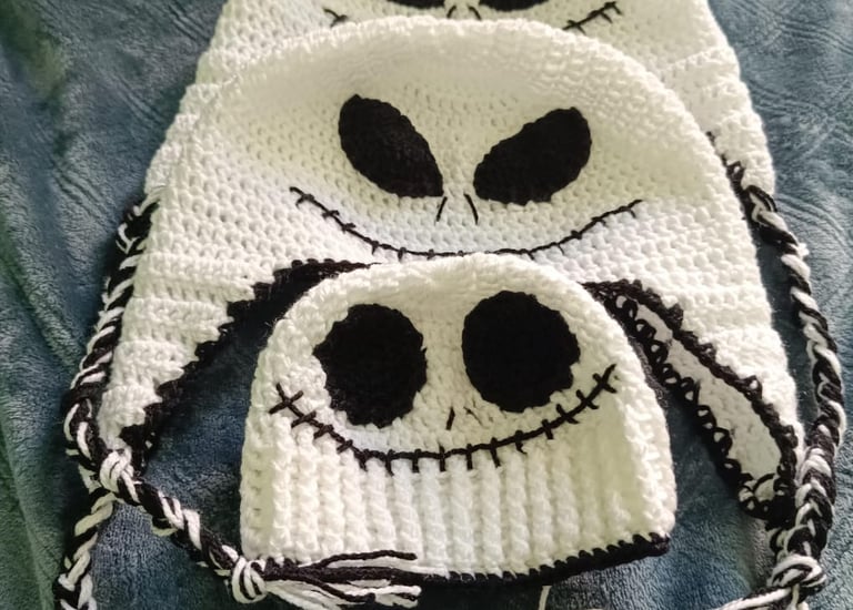 Gorros de crochet hechos a mano inspirados en Jack Skellington para disfraces de Halloween y ropa de