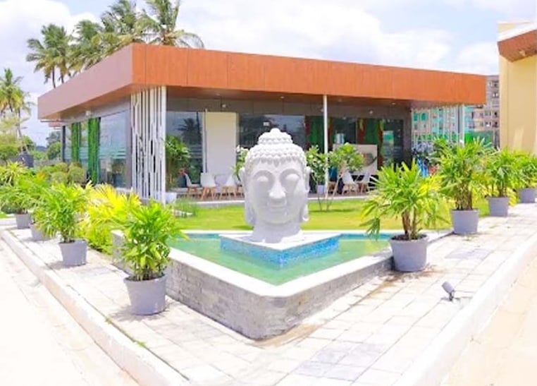 Artistic fibre statue centerpiece in a landscaped garden by Garden Designers