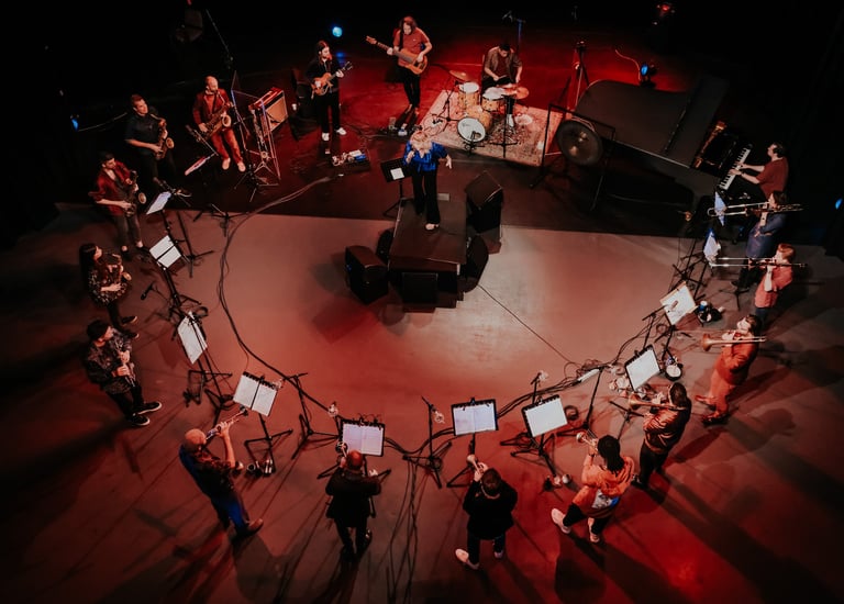Lucy Woodward performing on stage with The Rocketeers, captured by Urte Baranauskaite