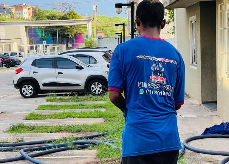 equipe qualificada e de qualidade na Suprema Desentupidora