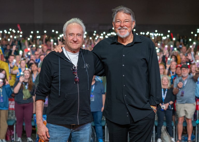 Brent Spiner and Jonathan Frakes on stage at Phoenix Fan Fusion 2025