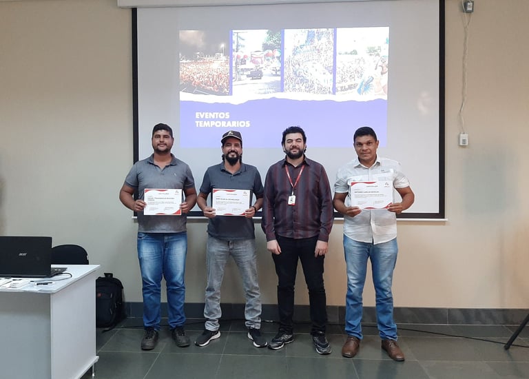 Funcionários da Prefeitura de Pompéu