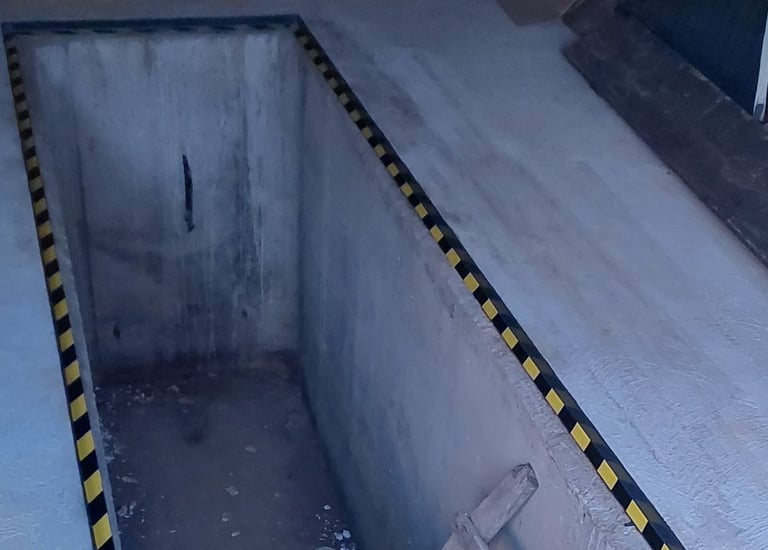 obraz środka garażu z płyt