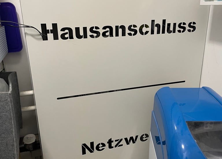 Beschriftung durch Laserschneiden – präzise Metallbearbeitung für Schilder