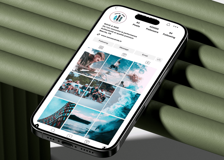 Communication digitale feed instagram réseaux sociaux