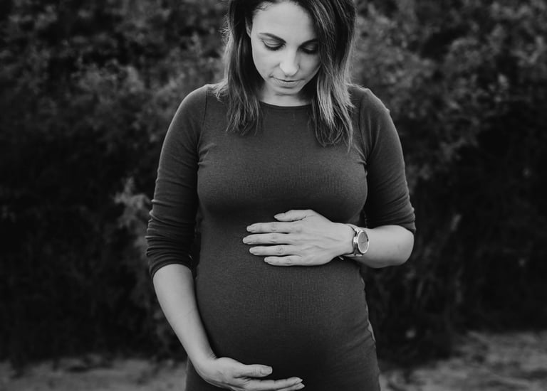 kismama fotózás bicske család lifestyle fotó fotózás gyerek