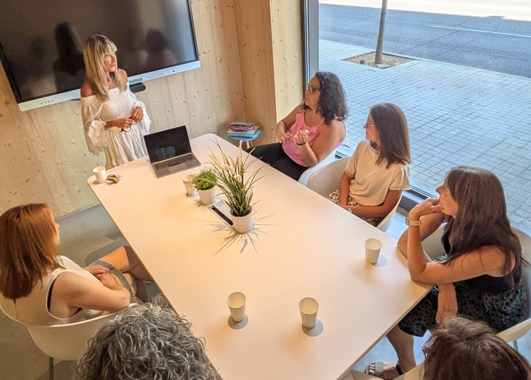 Anna Martínez durante un taller