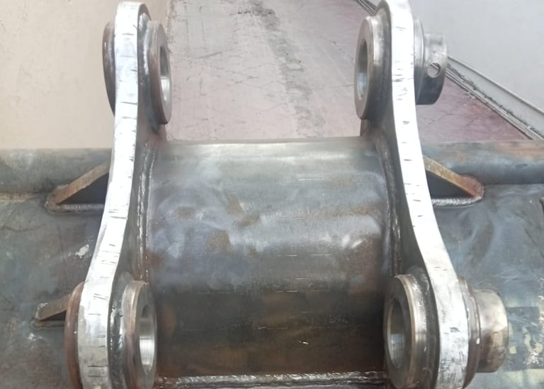 Fabricación de placas y adaptadores para martillos hidráulicos