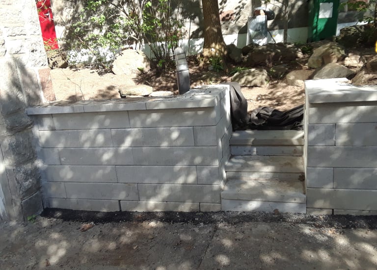 Retaining walls with steps