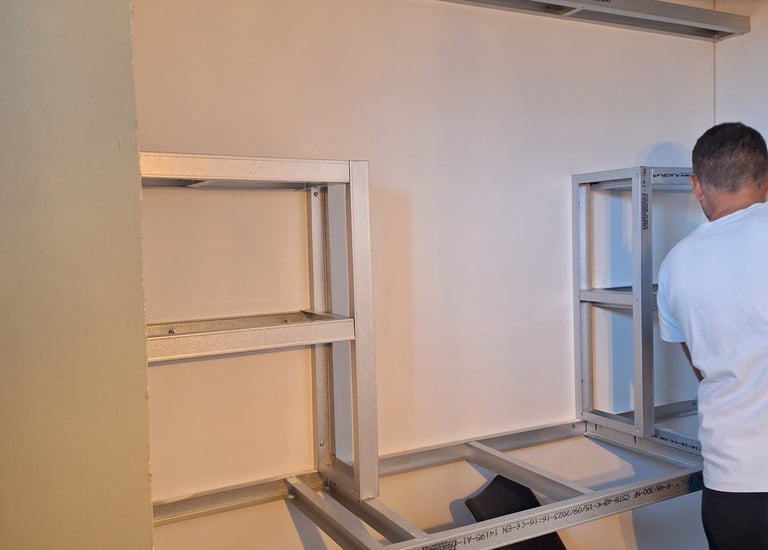 Installation d'étagères sur mesure, rail, placo