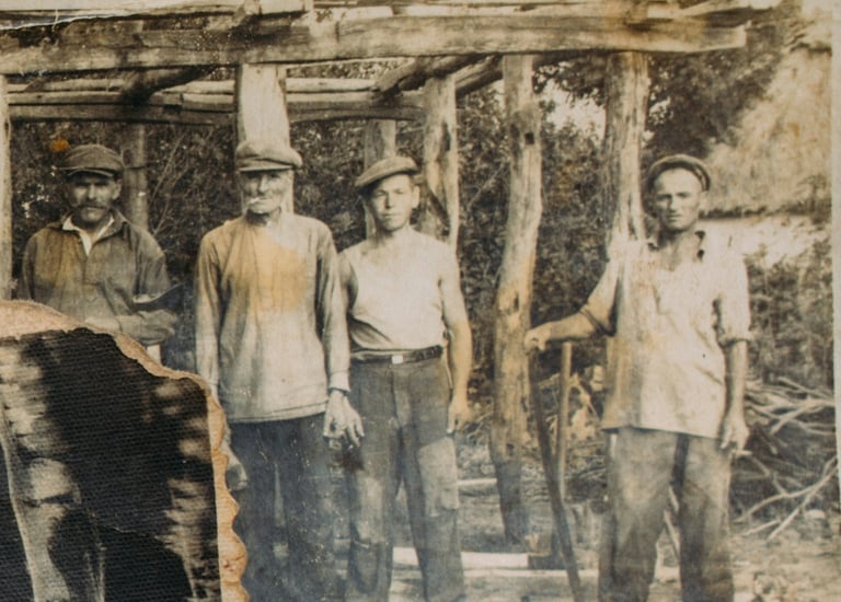 Bauarbeiter um 1920, unbearbeitet, teilweise yerrissen