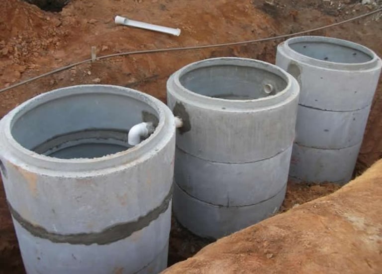 Desentupimento de esgoto e limpeza de caixa de gordura em Cuiabá - Equipe técnica da Atlanta Limpa F