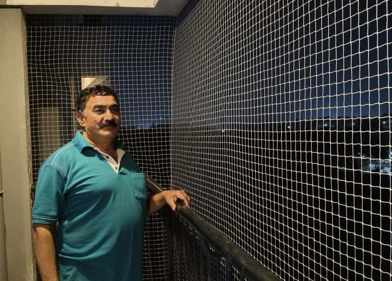 Close-up of a sturdy pigeon net securely fitted on a Mira Road balcony