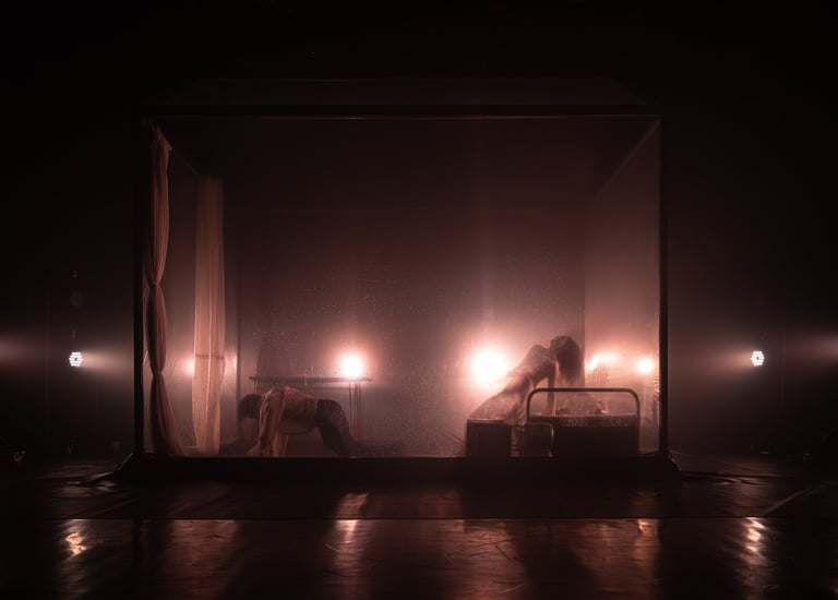 Drama teatro, agua y luces, Olvido teatro, luces en escenario