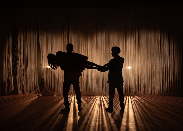 Relatos Obscenos teatro, luces en escenario, teatro y luces, sombras y luces