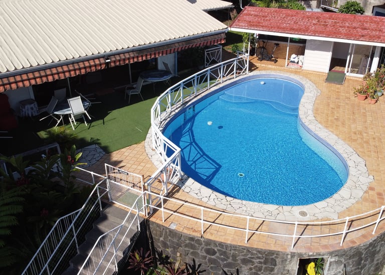 Chambre confortable et lumineuse en maison de retraite à Punaauia