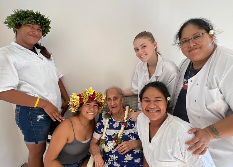 Accompagnement et soins adaptés aux seniors