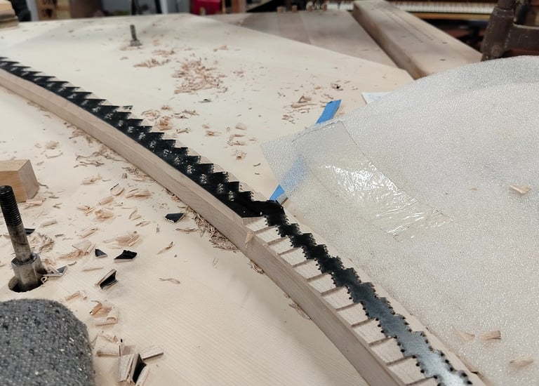 Réparation Pianos Lyon- Changement table d'harmonie Lyon- Restauration Pianos