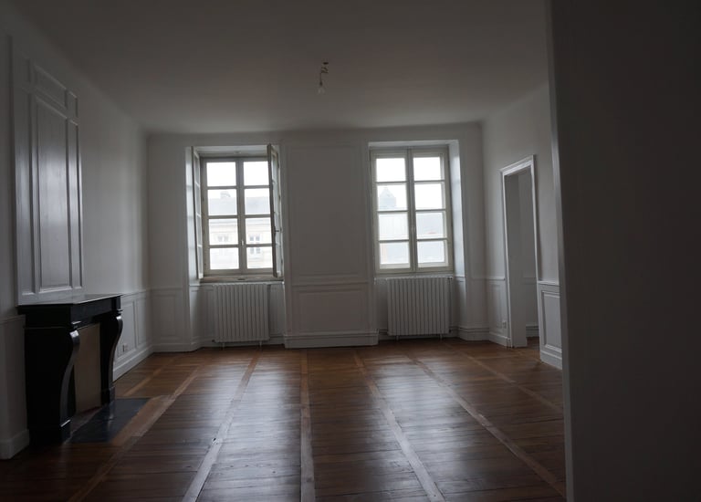 "Salon après rénovation par Maison Haute, spécialiste en architecture d'intérieur et bien-être."
