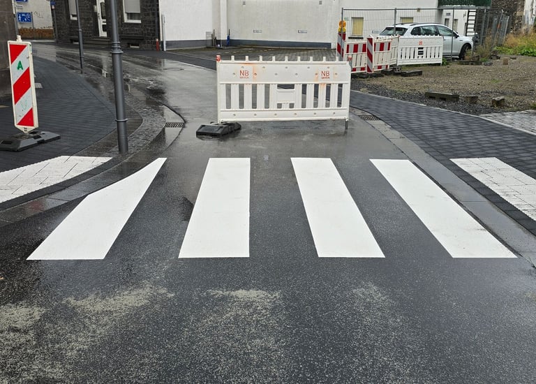 Fußgängerweg markierung