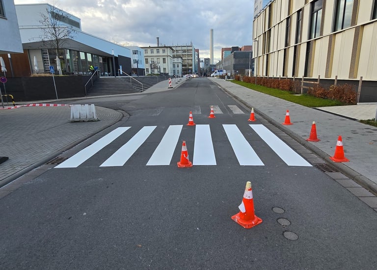 Fußgängerweg markierung