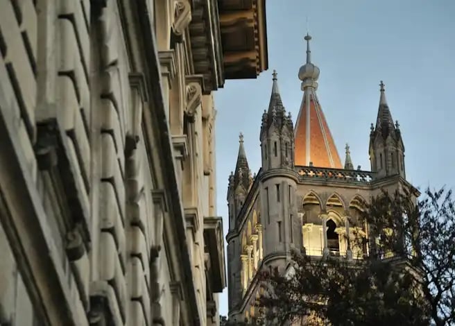 Lausanne lakefront and historic old town private tour