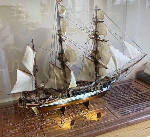 Display base for a model ship display showing integrated lighting