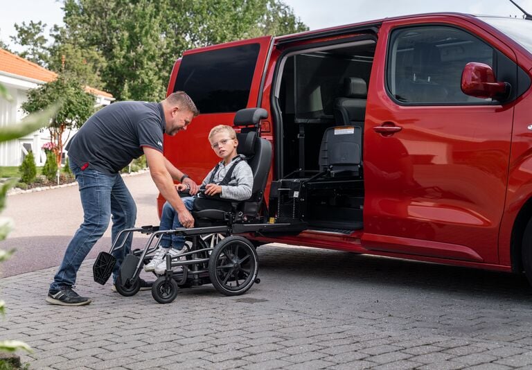 isvaziuojanti sedyne su ratukais