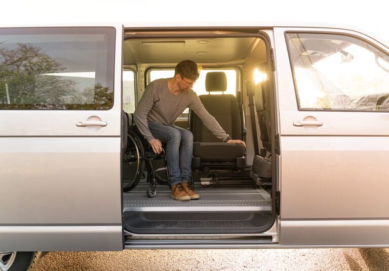 persedimas is vezimelio automobilyje