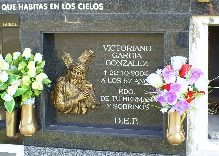 nicho en bronce de mármoles salces