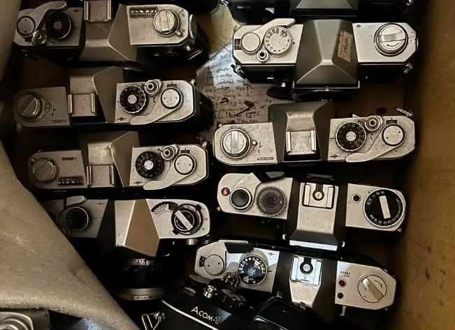 A log of analog cameras in the box