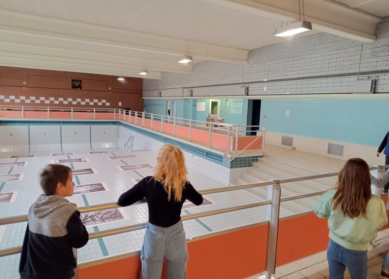 image d'une sortie scolaire dans le cadre d'une activité culturelle