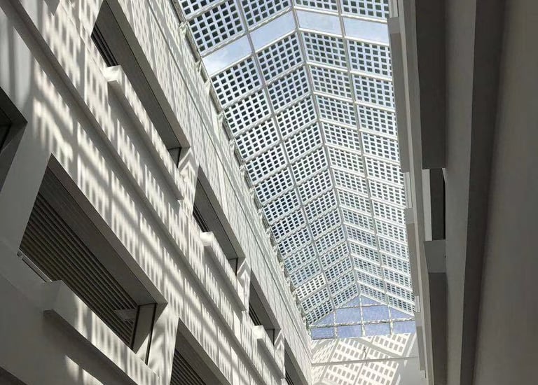 BIPV технология, приложена върху обществена административна сграда