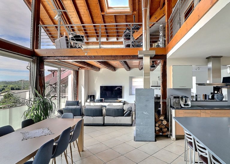 Transformation d'une grange en un espace lumineux et moderne