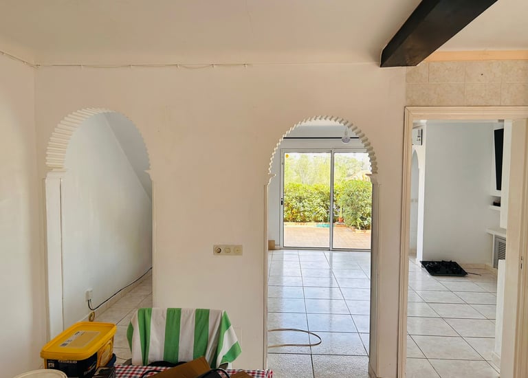 Renovació integral d'interiors: Lluminositat recuperada al Carrer Escorpera, Portocolom