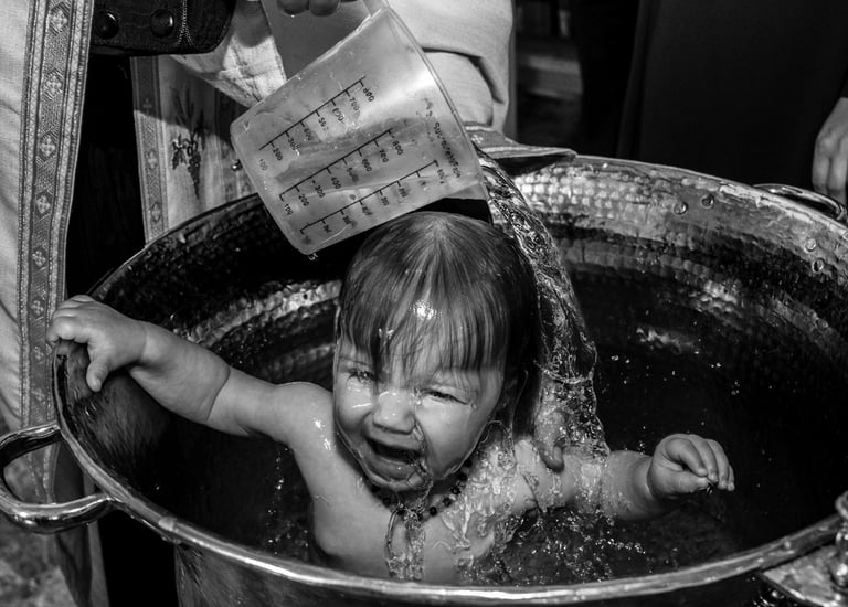 кръщене на дете заснето от Фотограф Светлана Велинова в град Перник