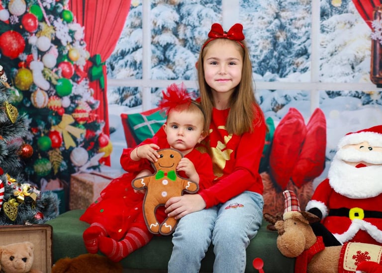 Коледна фотосесия на деца заснети от Фотограф Светлана Велинова в град Перник