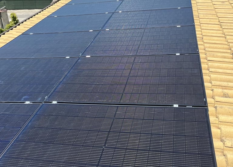 Ciao! Siamo un team di esperti che si occupa di impianti fotovoltaici. Questo significa che aiutiamo