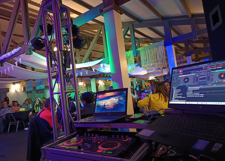 iluminación robótica, dj, iluminación perimetral, sonido, amplificación, eventos