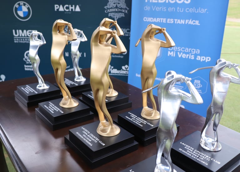 varios trofeos impresos en 3d