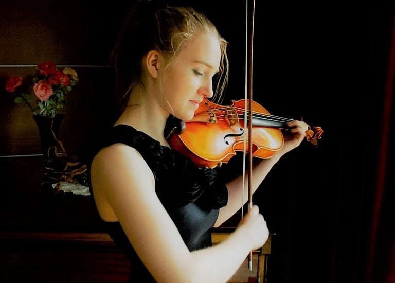 Charlotte Rowan, violinist, headshot