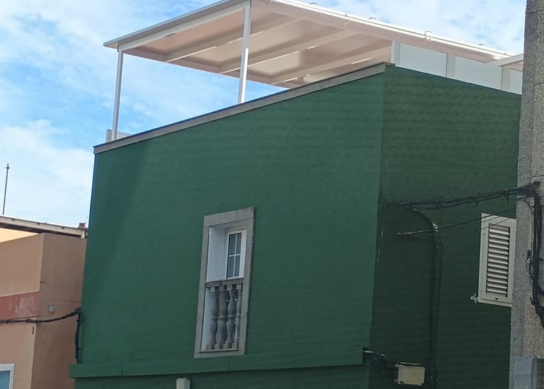 Instalación de Pérgola de Aluminio en Terraza Residencial 