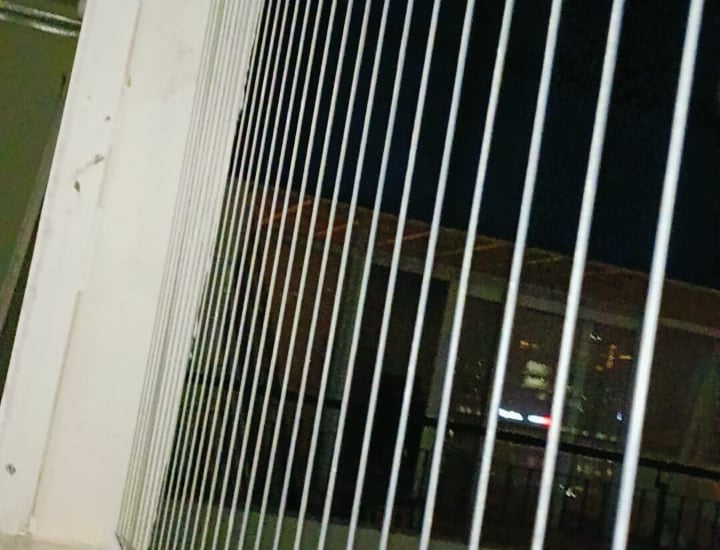 invisible grills installation in juhu, mumbai by arjilli safety nets
