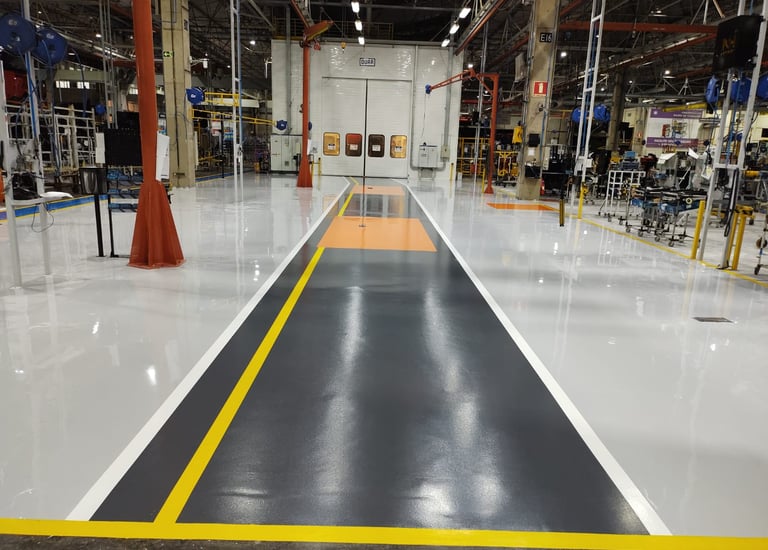 corredores demarcados e pintados com epoxi