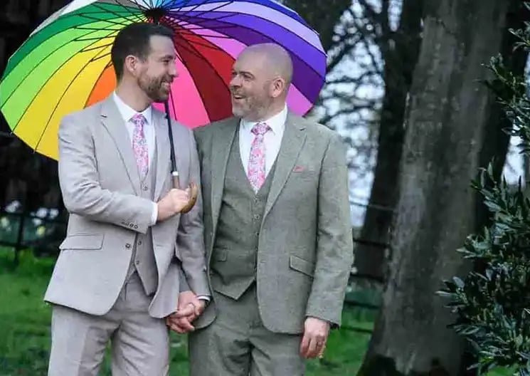 newly-weds walking around Pembroke Lodge Richmond