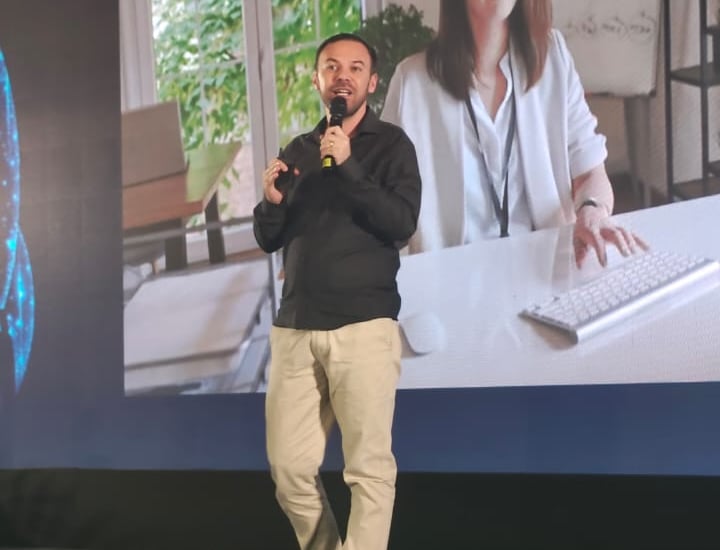 Cleidson Gonçalves em uma palestra sobre gestão do tempo e aprendizagem