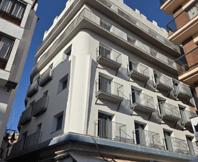 Rehabilitación térmica de fachada mediante sistema SATE en Girona