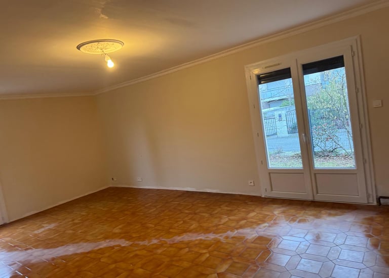 Rénovation appartement Toulouse - Peinture intérieure avant travaux Nehbi