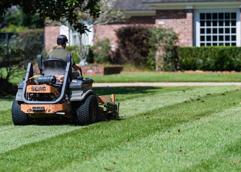 Lawn mowing services in Baton Rouge 